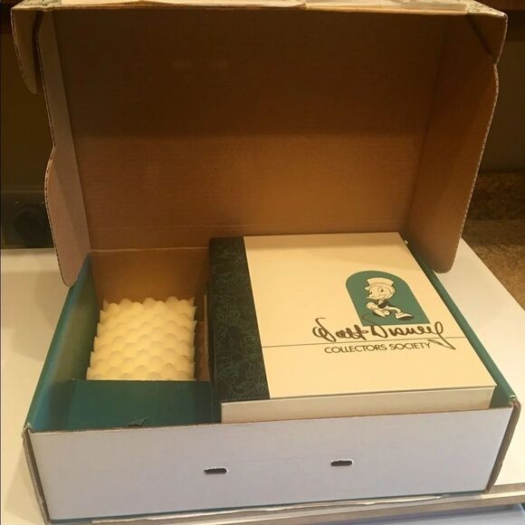 Walt Disney Commemorative Binder Set - Picture 7 of 7